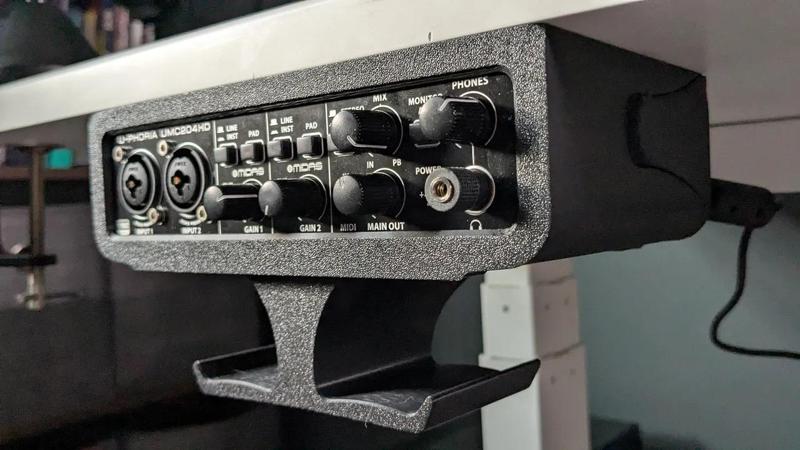 Behringer UMC204HD Desk Mount   