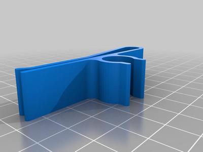 Water bladder hose clip