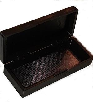 Simple box with integral staggered hinge