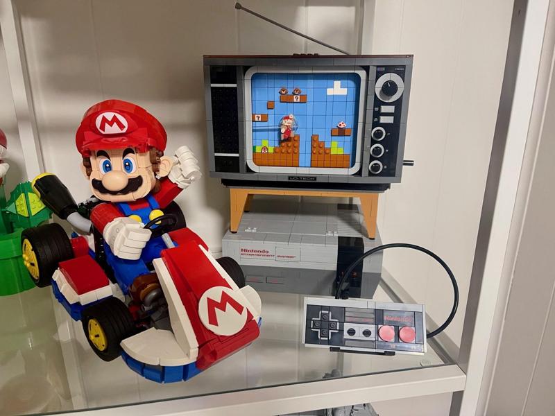 Super Mario NES Controller Stand - LEGOSET 71374