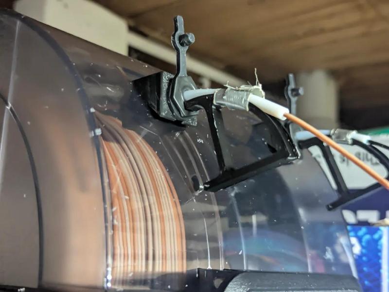 SHO2 Steeper down sloping filament guide   