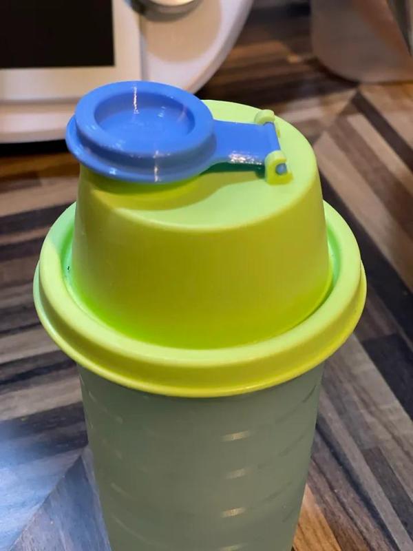 Replacement lid for Tupperware Shaker   