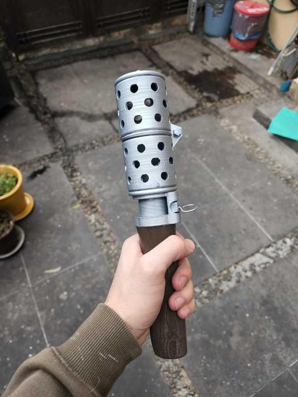 Choke bomb from hunt showdown