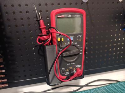 UNI-T UT136B+ multimeter Pegboard pylons