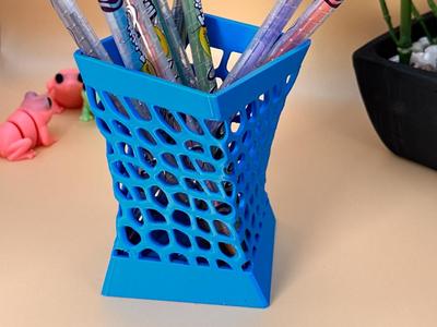 4-Sided Twisted Voronoi Pen Pot & Vase