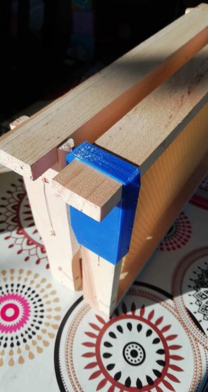 ESPACEUR HOFFMAN pour cadre de droit / BEEHIVE FRAME HOFFMAN