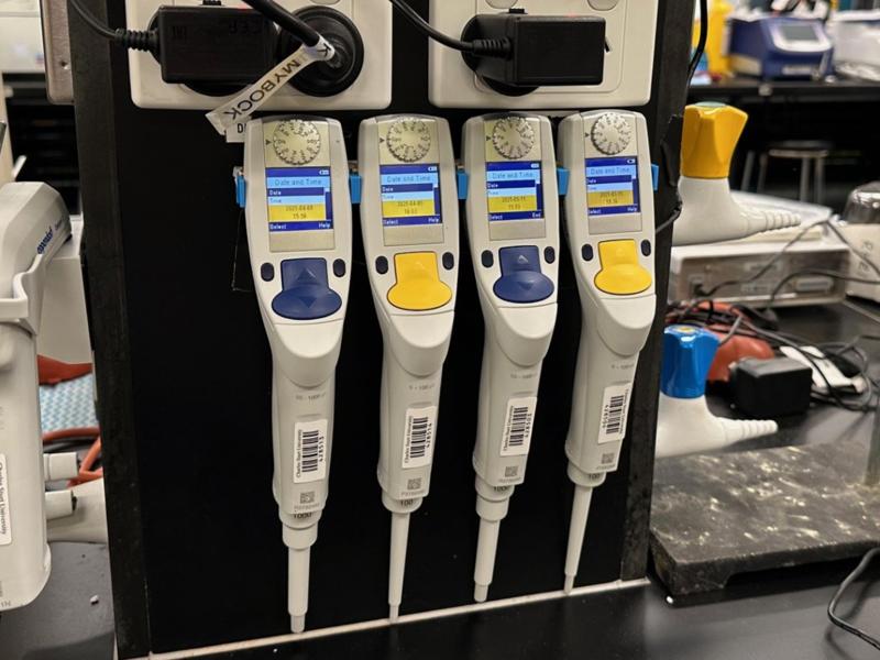 Eppendorf Xplorer / Xplorer Plus Holding Bracket