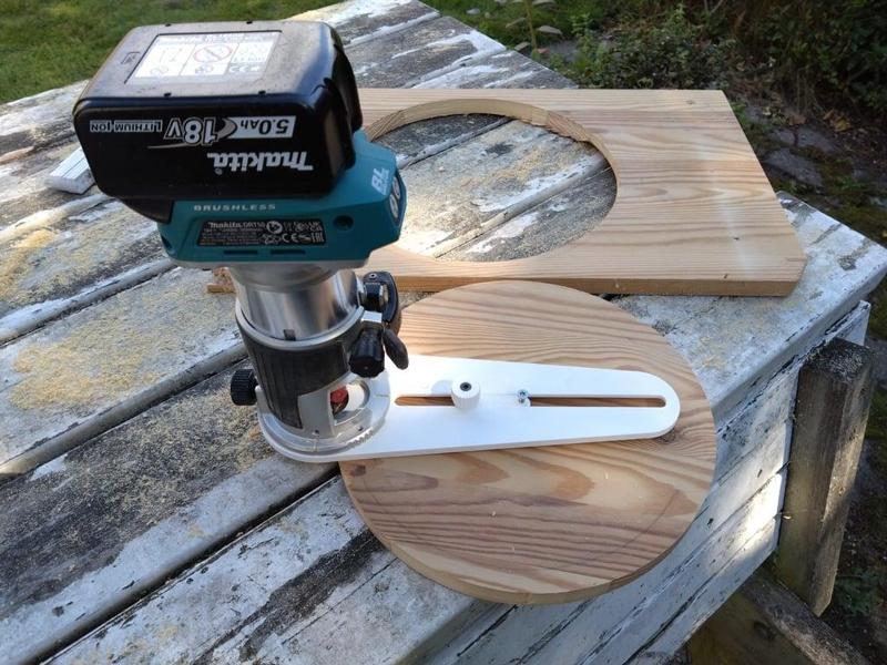 Makita DRT50 Router circle jig