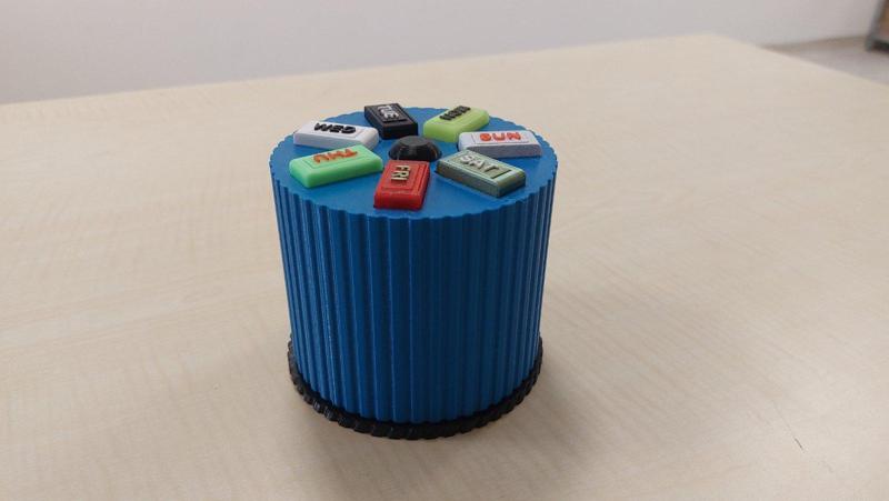 Revolver spinning pills organizer