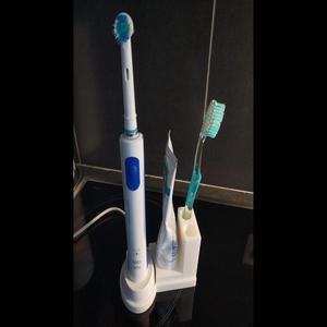 Oral B holder