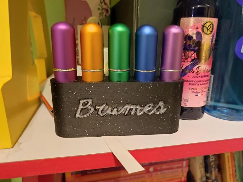 Display for portable perfume atomizer