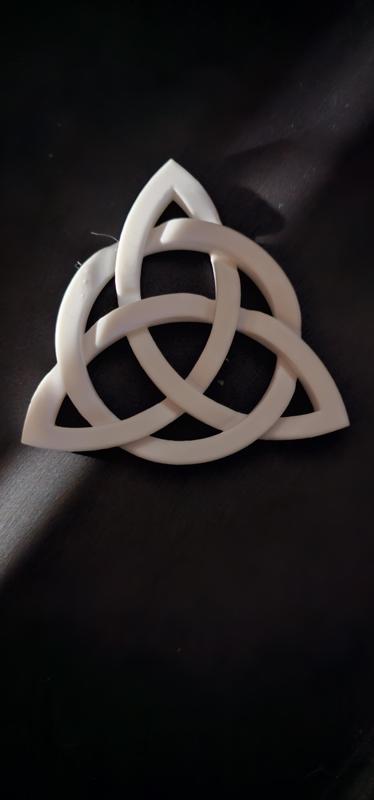 Triquetra Knot
