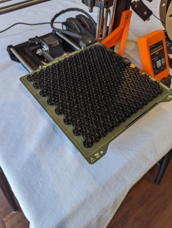 Nasa Hex Fabric scaled to fit your print bed (OpenSCAD parametric)