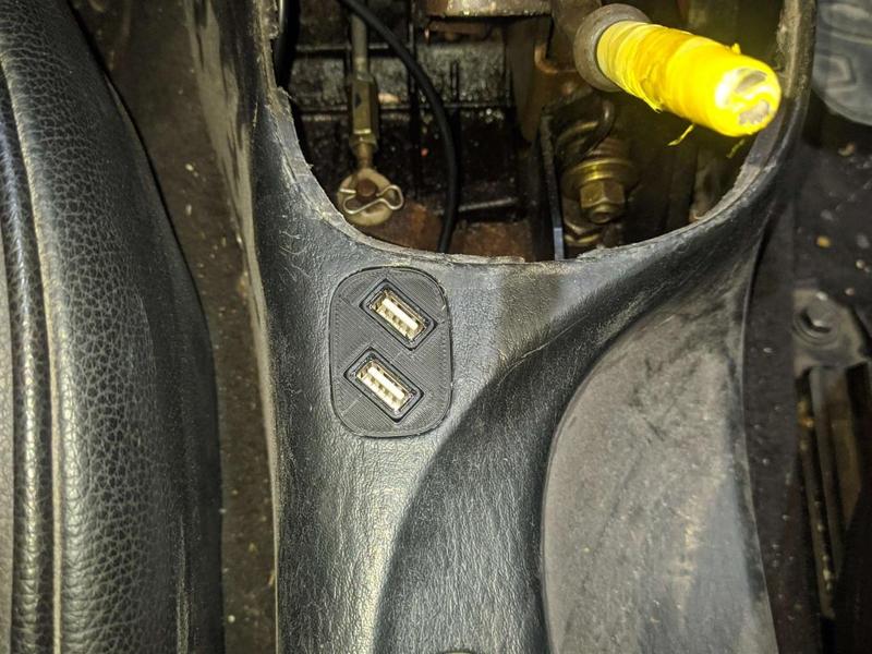 Hyundai Tiburon/Coupe 1997 - Coin Slot to Usb