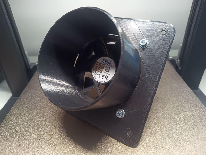 Pipe flange for laser cabin