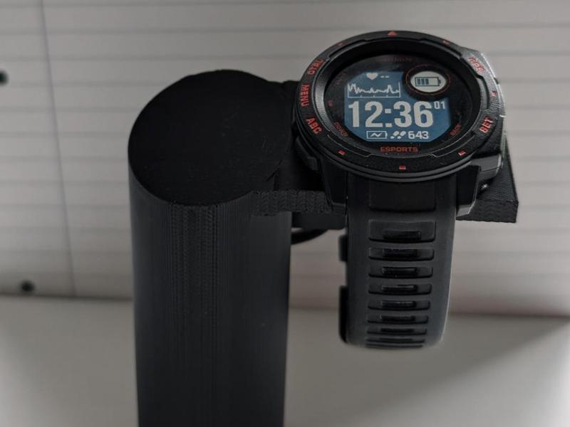 Garmin charging stand for a hole