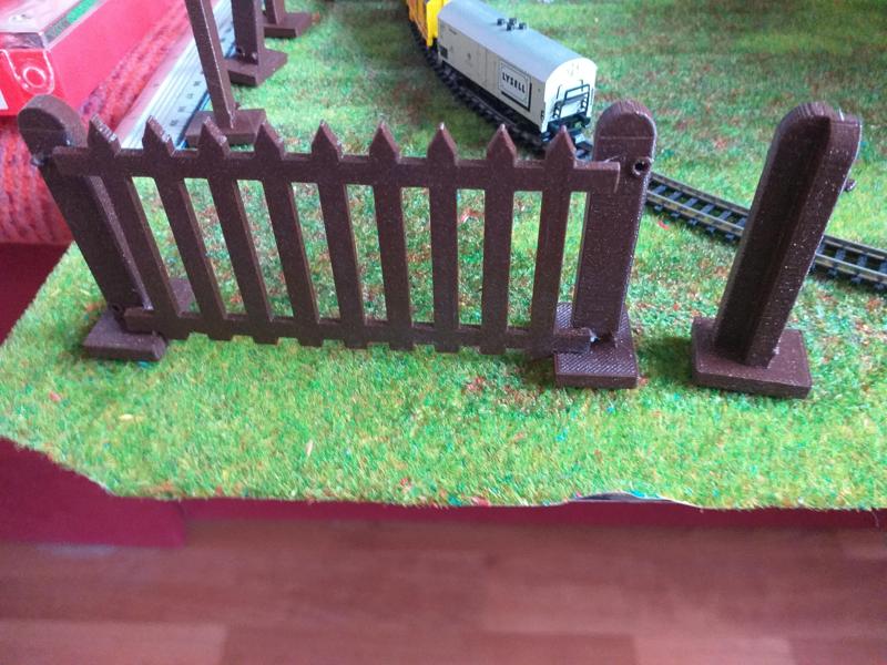 Zaunfeld mit Pfeiler und Eckpfeiler