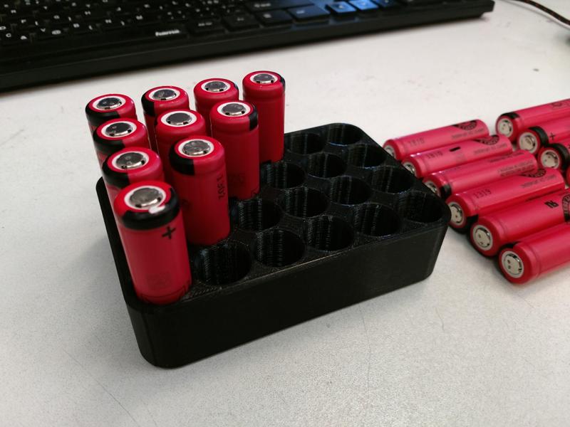 Parametric AA Battery Tray