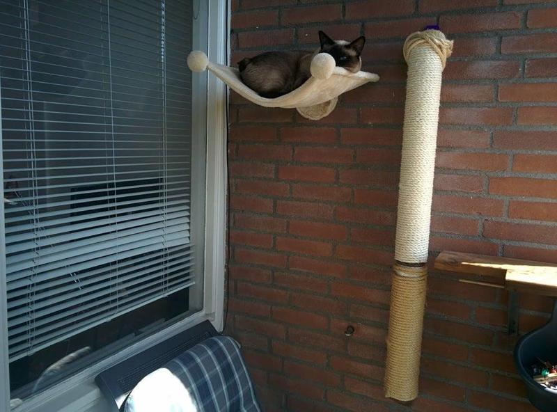 Simple and Strong cat sisal pole bracket.