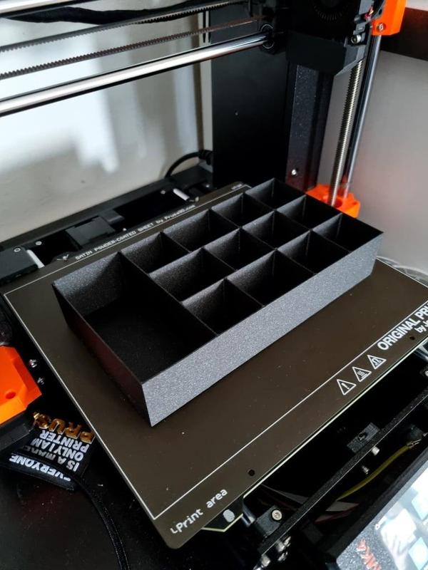 Organizer for lacquer