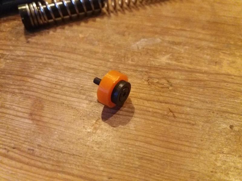 Piston head bearing spacer