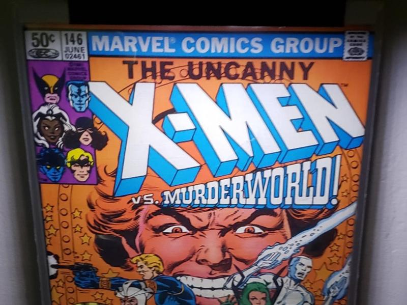 Comic Book LED Light and Wall Mounts