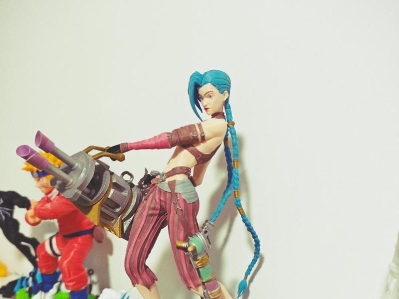 League of Legends Jinx (Jinx) standing with cannons in both hands model