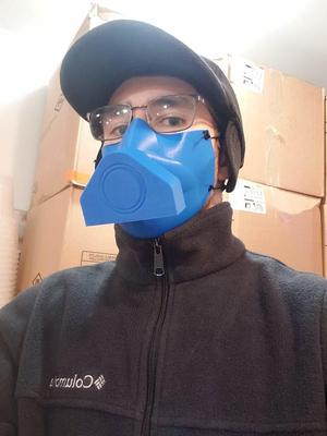 Face mask with concealed air vent 