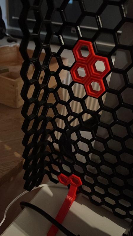 Honeycomb storage wall 90 degree inner corner