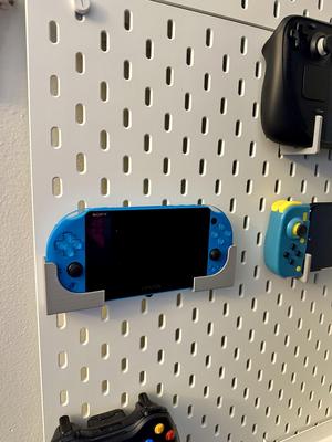 PS Vita 2000 Skadis mount