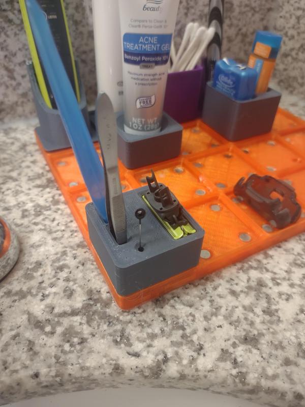 Gridfinity tweesers holder