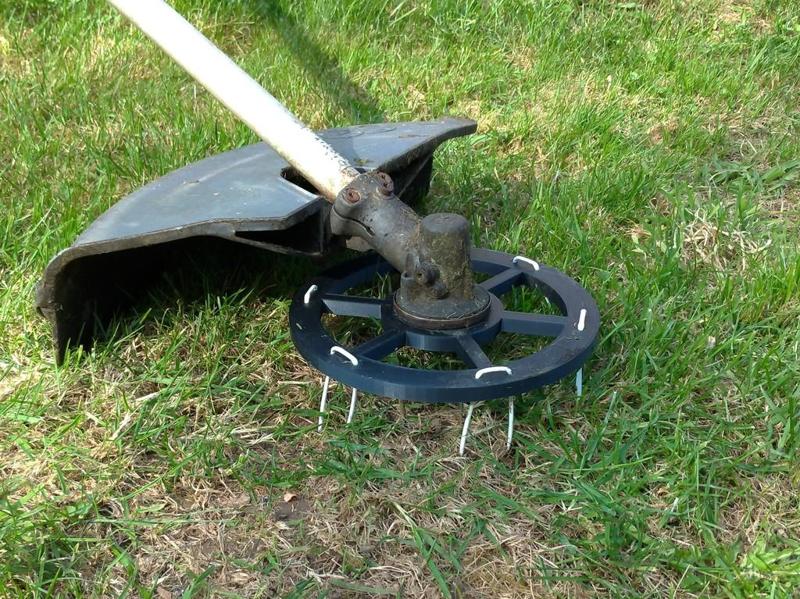 Lawn scarifier attachment for strimmer