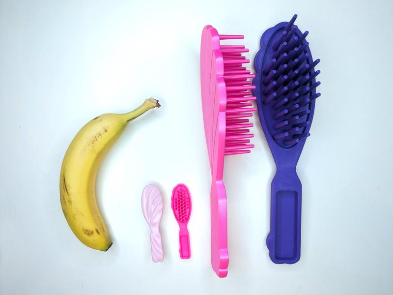 Doll accessory hairbrush / brush