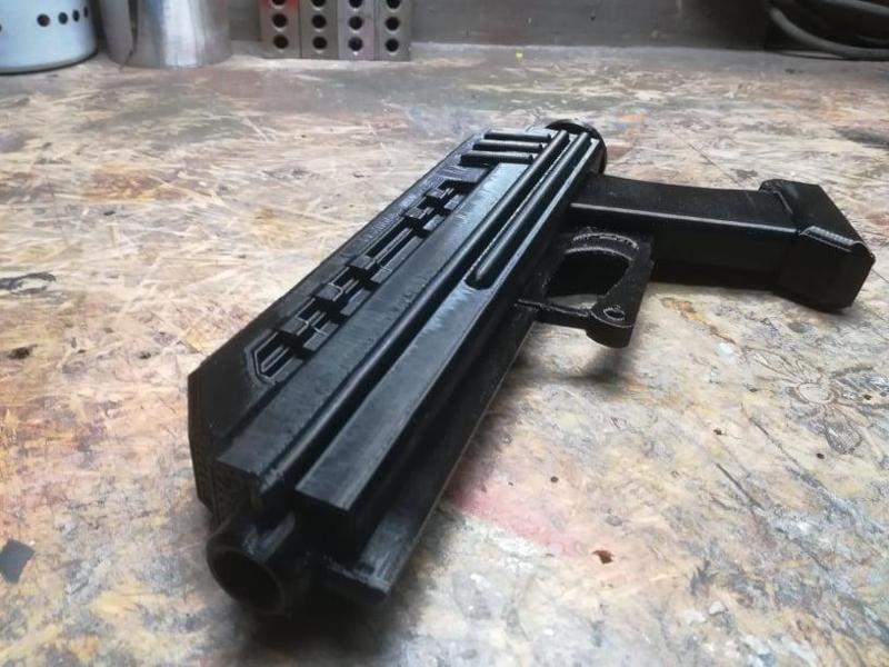 Clone Trooper Blaster Pistol DC17