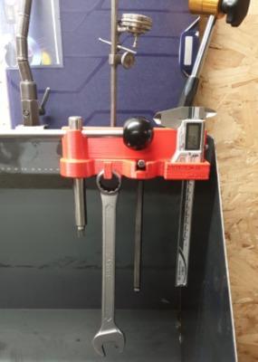 Lathe tool holder