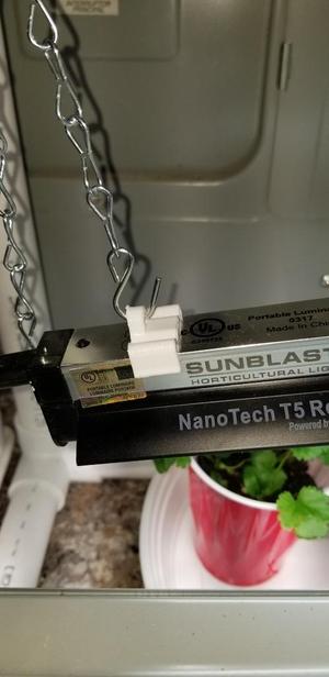 Hanger clip for Sunblaster T5 grow light