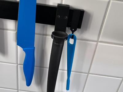 Kitchen brush holder with magnets