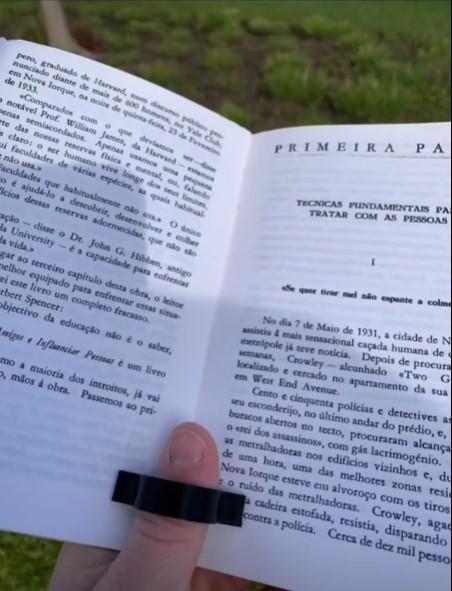 Compact Bookholder
