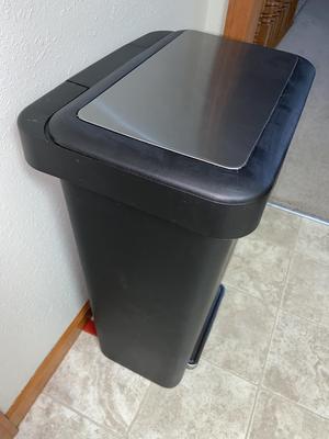Hefty Step-Lid Trash Can Foot