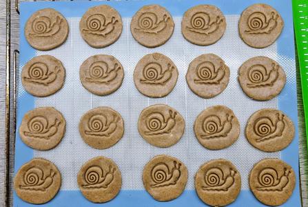 Cute snail cookie cutter - cookie stamp
