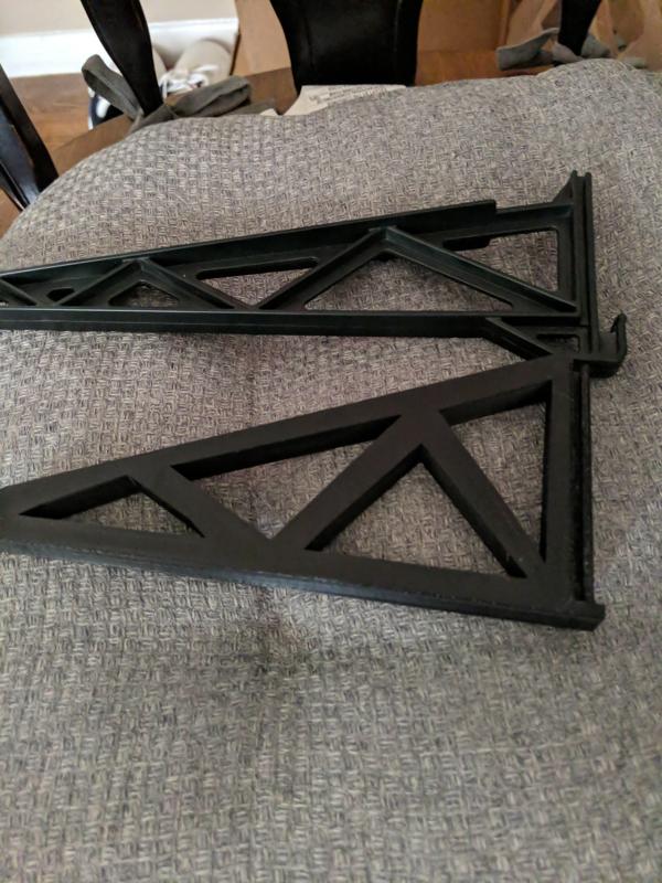 Flat Christmas tree leg with triangle holes