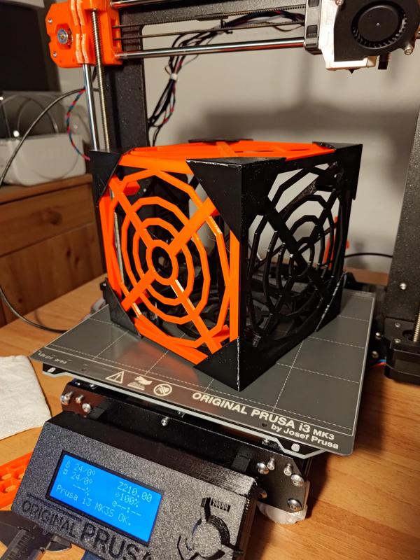 Self balancing cube