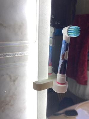 Zahnbuerstenaufsatz - Halter mit Clip  (für OralB Aufsatz)