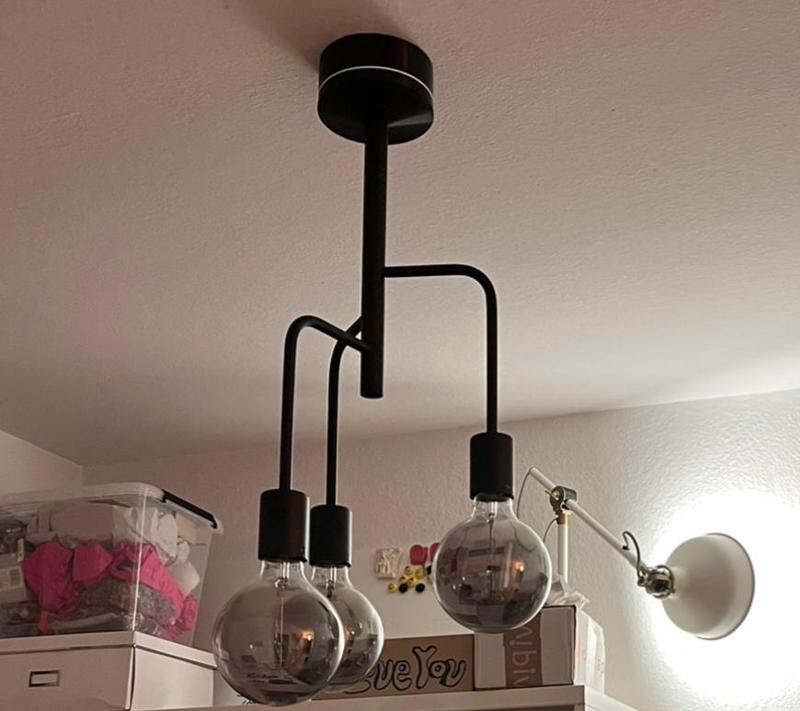 Ceiling lamp electrical box with magnetic clip