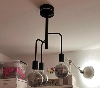 Ceiling lamp electrical box with magnetic clip