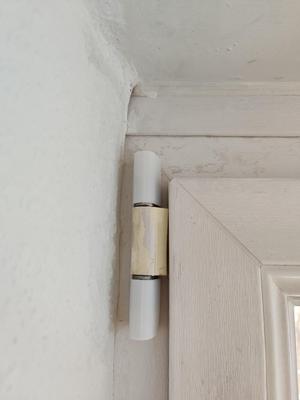 Window hinge cover middle