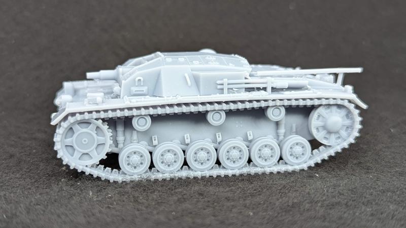 STUG III (Sturmgeschutz III) Ausf.B + 3 Tankmen (Germany, WW2)