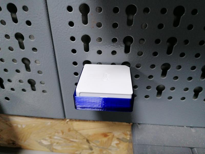 Držák teploměru Sonoff ZigBee pro děrovanou stěnu Mars Svratka - pegboard