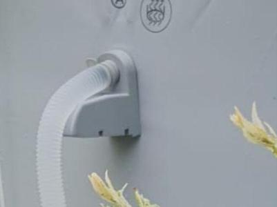 Pool hose holder 