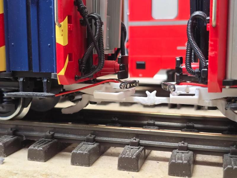 G-Scale magnetic powered couplers   